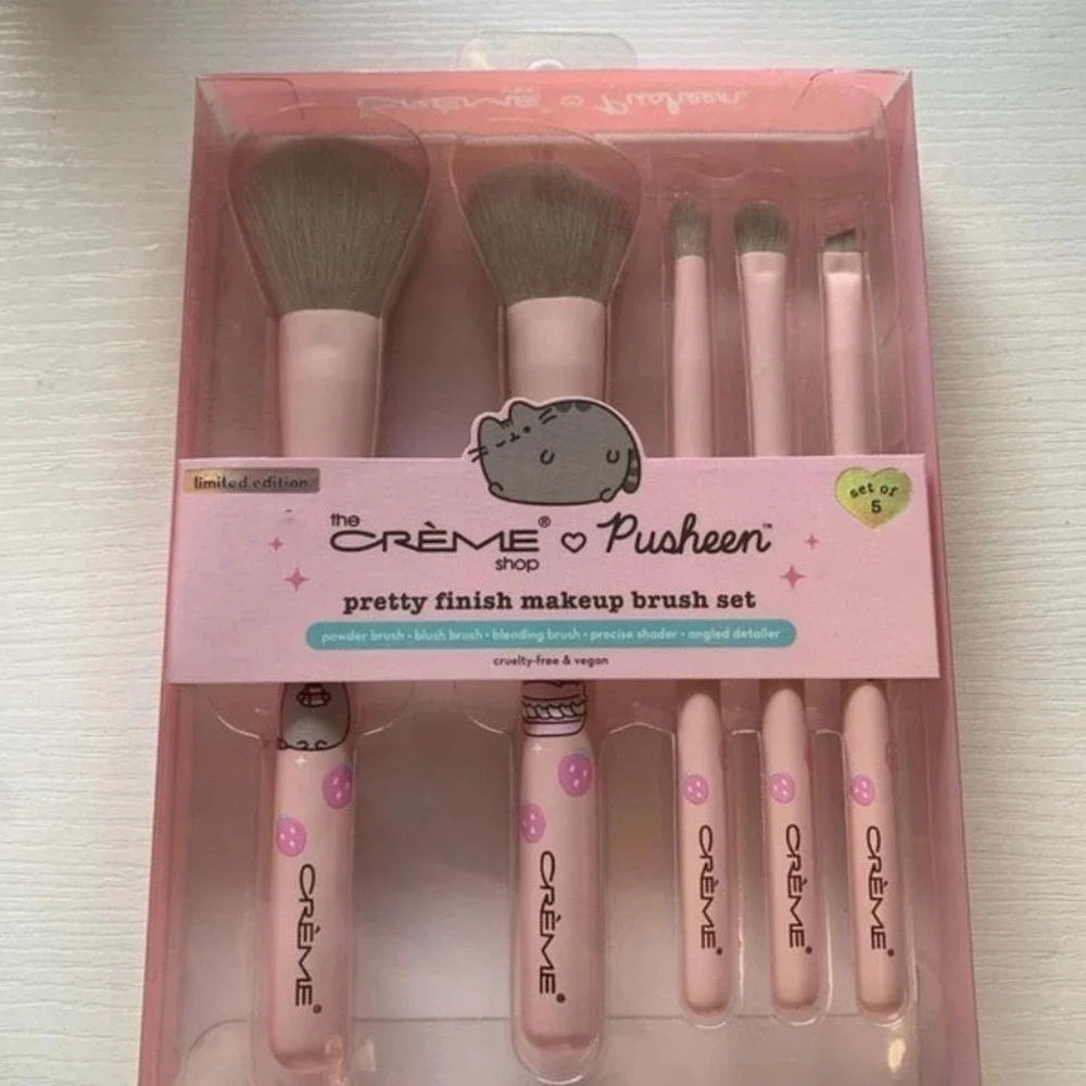 The Crème Shop x Pusheen Pretty Finish Makeup Brush Set Pink 5pc Limited Edition